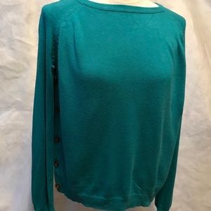 Long sleeve sweater w/buttons featured on sides